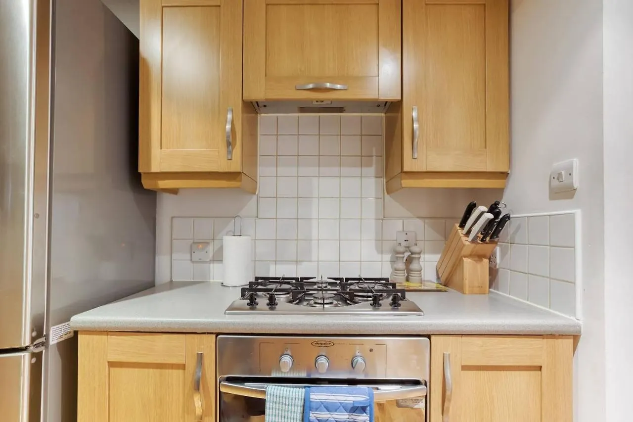 Apartment *Amazing Location!*In Heart Of The City. 2Br & Cot Edinburgh